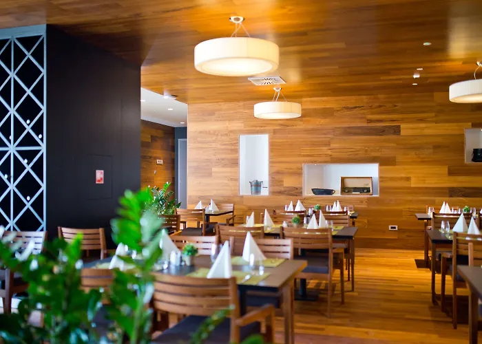 瓦拉马尔帕多瓦酒店 4*